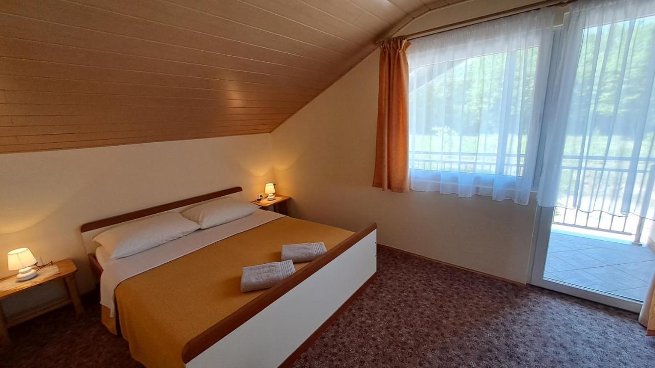 Family Puskaric Hotel Slunj Exterior photo