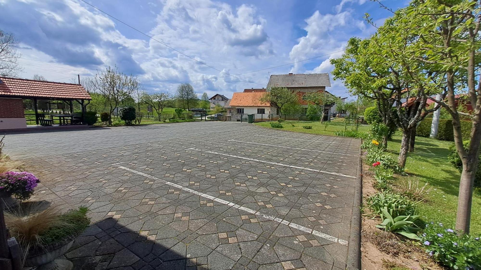 Family Puskaric Hotel Slunj Exterior photo
