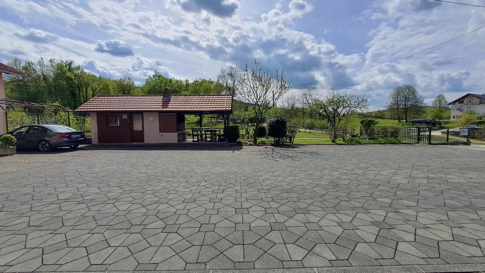 Family Puskaric Hotel Slunj Exterior photo