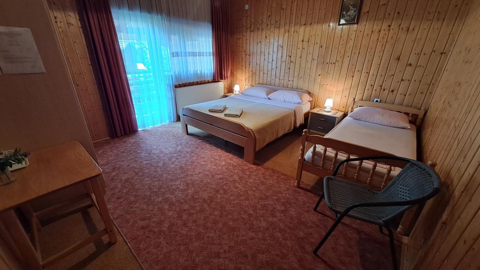 Family Puskaric Hotel Slunj Exterior photo